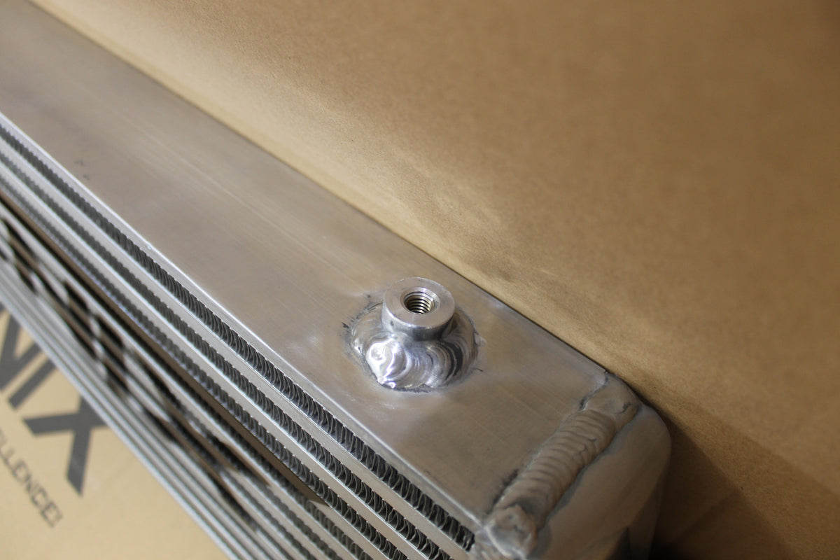 Bar & Plate Intercooler (Core Size: 180x550x65mm. 2.5" Outlets)