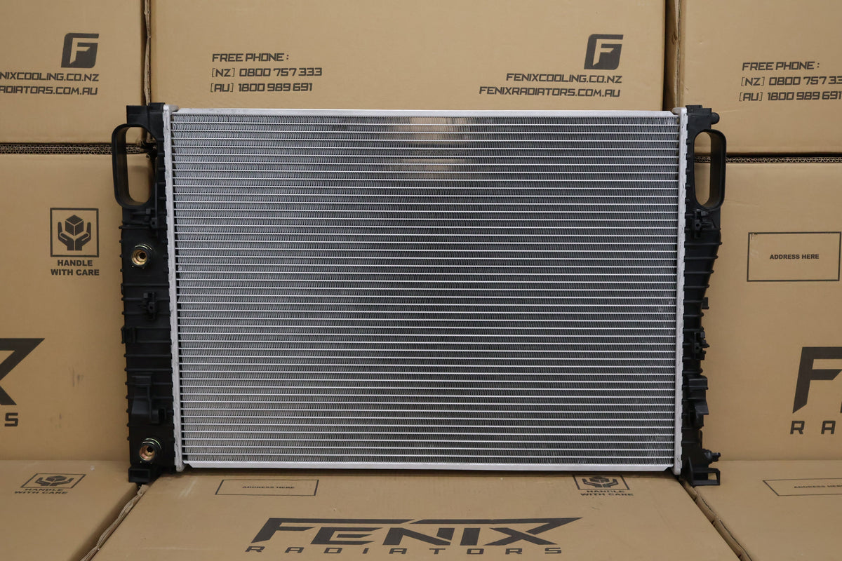 Mercedes Benz CLS500 Radaitor (JUN/2005 - MAY/2008)